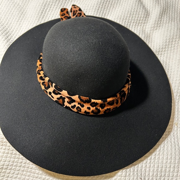 Forever 21 Elegant Black Wide-Brim Hat - Picture 6 of 7